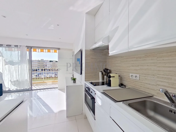 Studio à vendre à Mandelieu-La-Napoule, entièrement rénové avec terrasse 