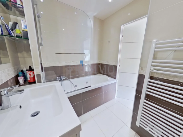 Studio à vendre à Mandelieu-La-Napoule, entièrement rénové avec terrasse 