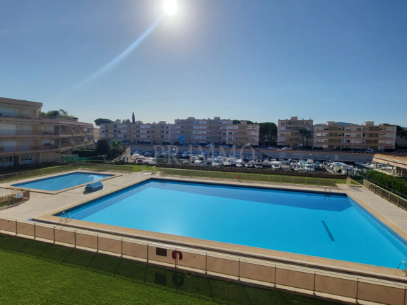Studio à vendre à Mandelieu-La-Napoule, entièrement rénové avec terrasse 