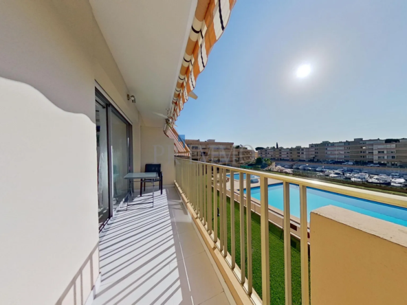 Studio à vendre à Mandelieu-La-Napoule, entièrement rénové avec terrasse 