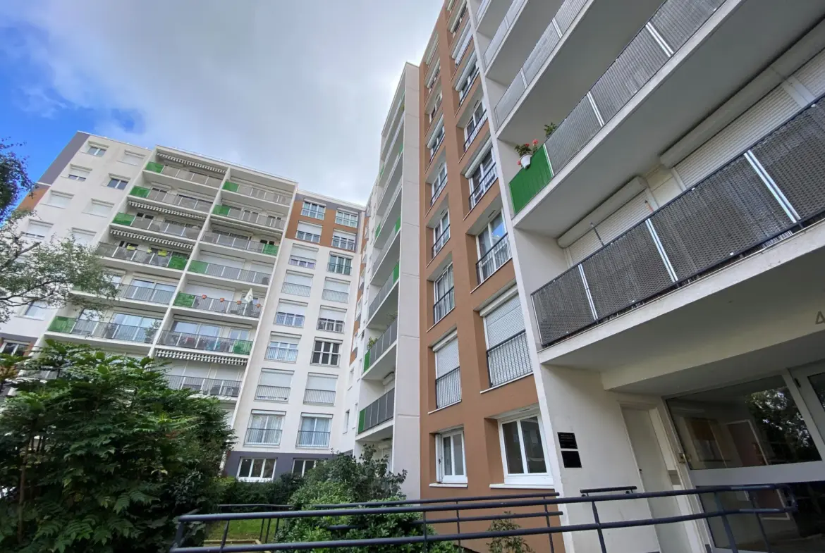 À vendre : Appartement 2 pièces à Viry-Châtillon avec vue 