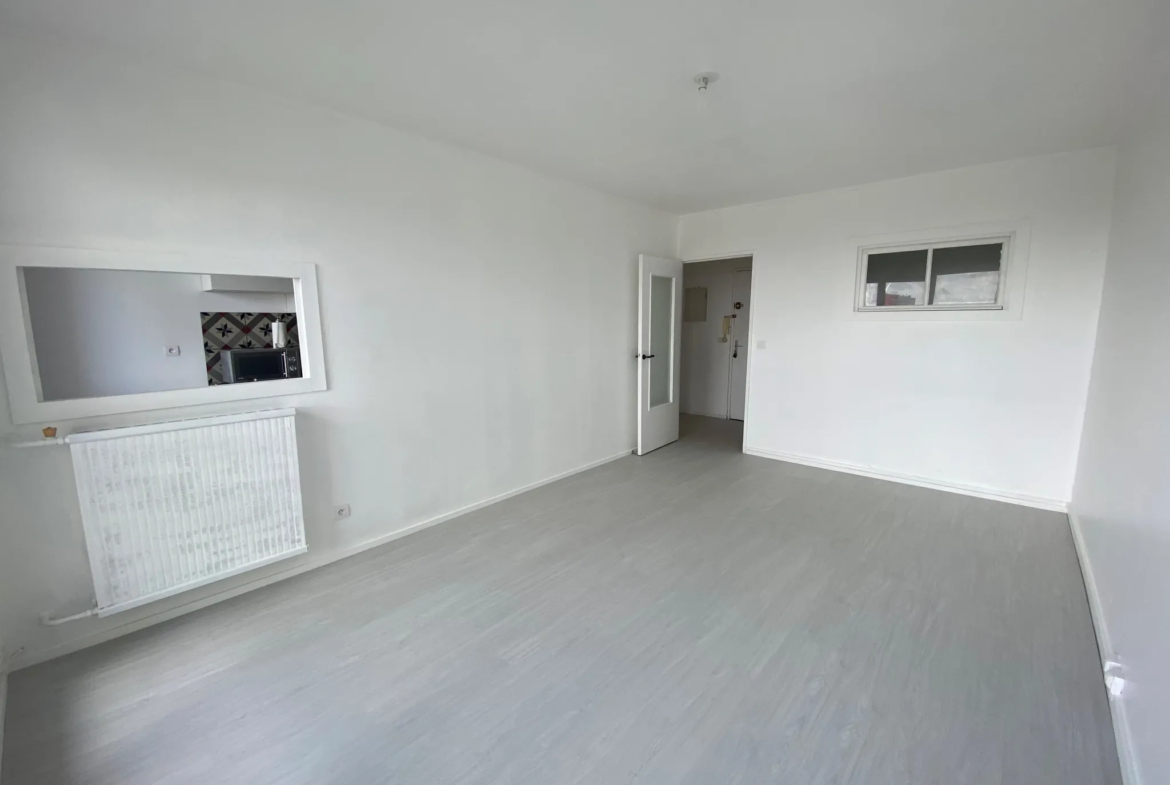 À vendre : Appartement 2 pièces à Viry-Châtillon avec vue 