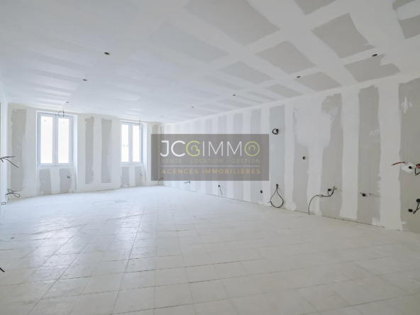 À vendre : Appartement T3 à rénover au centre de Solliès-Pont 