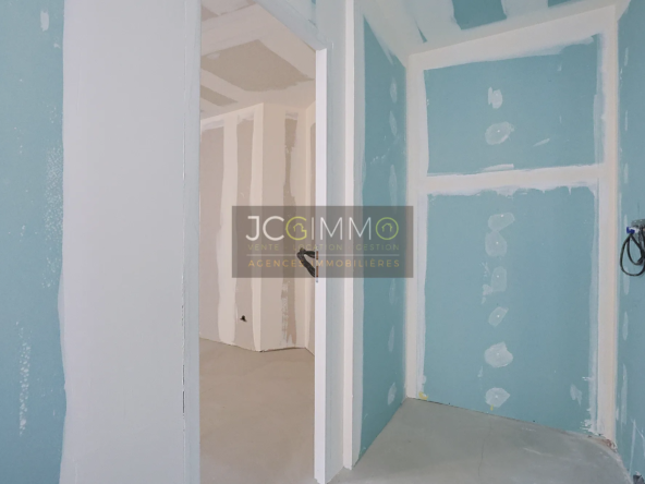 À vendre : Appartement T3 à rénover au centre de Solliès-Pont 