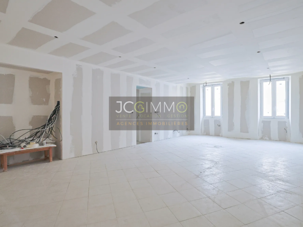 À vendre : Appartement T3 à rénover au centre de Solliès-Pont 