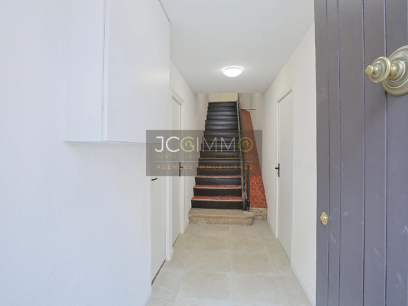 À vendre : Appartement T3 à rénover au centre de Solliès-Pont 