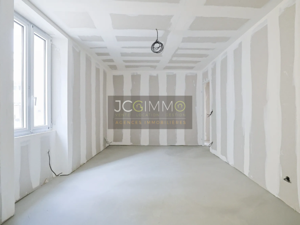 À vendre : Appartement T3 à rénover au centre de Solliès-Pont 