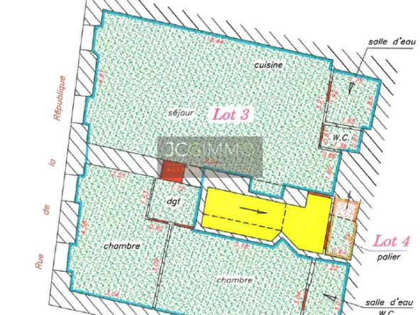 À vendre : Appartement T3 à rénover au centre de Solliès-Pont 