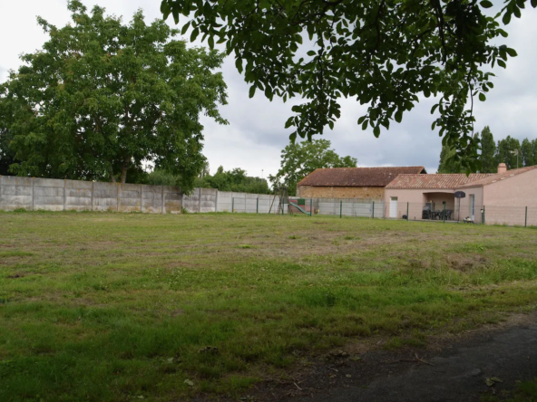 Terrain à bâtir viabilisé à Sainte Hermine à 32 800 € 