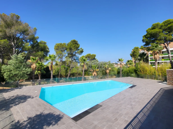 Grand appartement T2 à vendre avec terrasse à Saint-Raphaël 