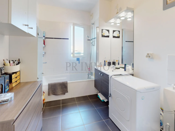 Grand appartement T2 à vendre avec terrasse à Saint-Raphaël 