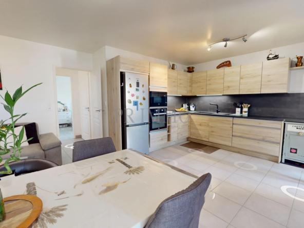Grand appartement T2 à vendre avec terrasse à Saint-Raphaël 