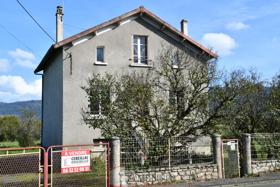 Maison à Arlanc - 87 m2 sur 5223 m2 de terrain, à rénover 