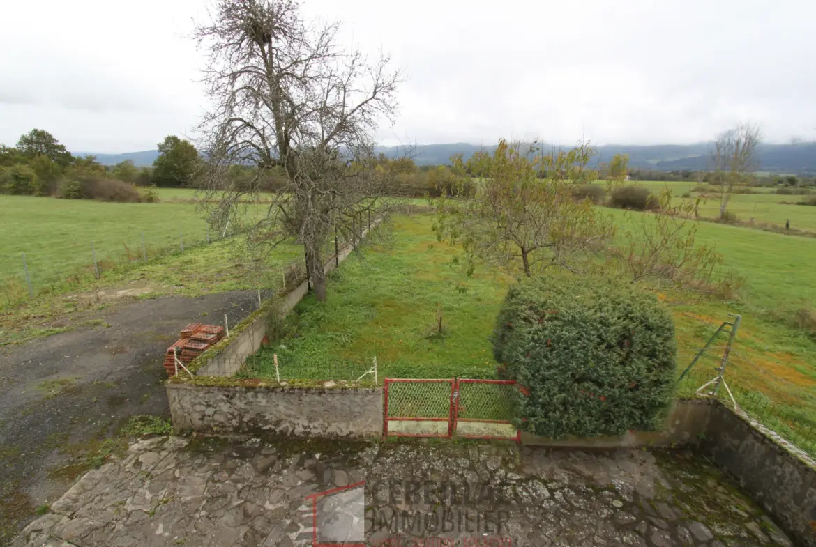 Maison à Arlanc - 87 m2 sur 5223 m2 de terrain, à rénover 