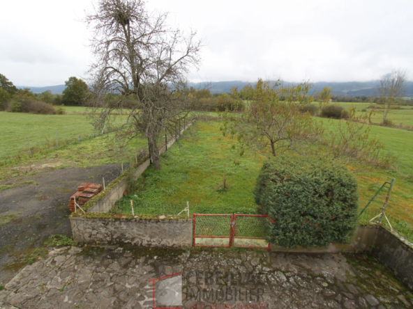 Maison à Arlanc - 87 m2 sur 5223 m2 de terrain, à rénover 
