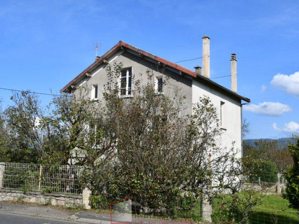 Maison à Arlanc - 87 m2 sur 5223 m2 de terrain, à rénover 