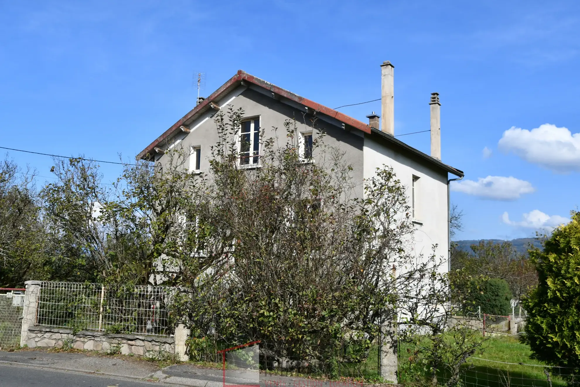 Maison à Arlanc - 87 m2 sur 5223 m2 de terrain, à rénover 