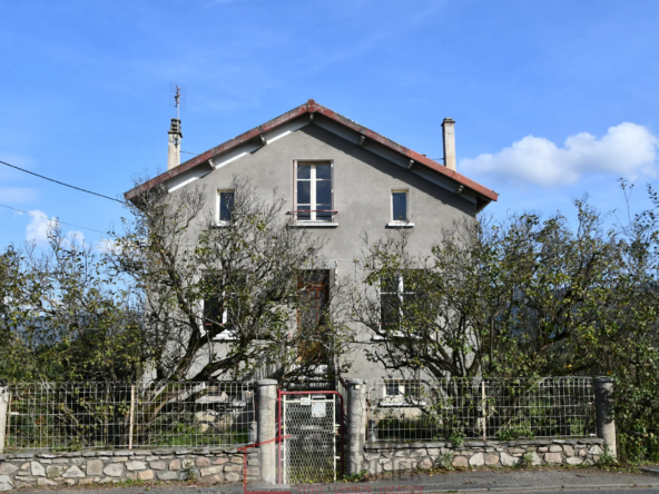 Maison à Arlanc - 87 m2 sur 5223 m2 de terrain, à rénover 