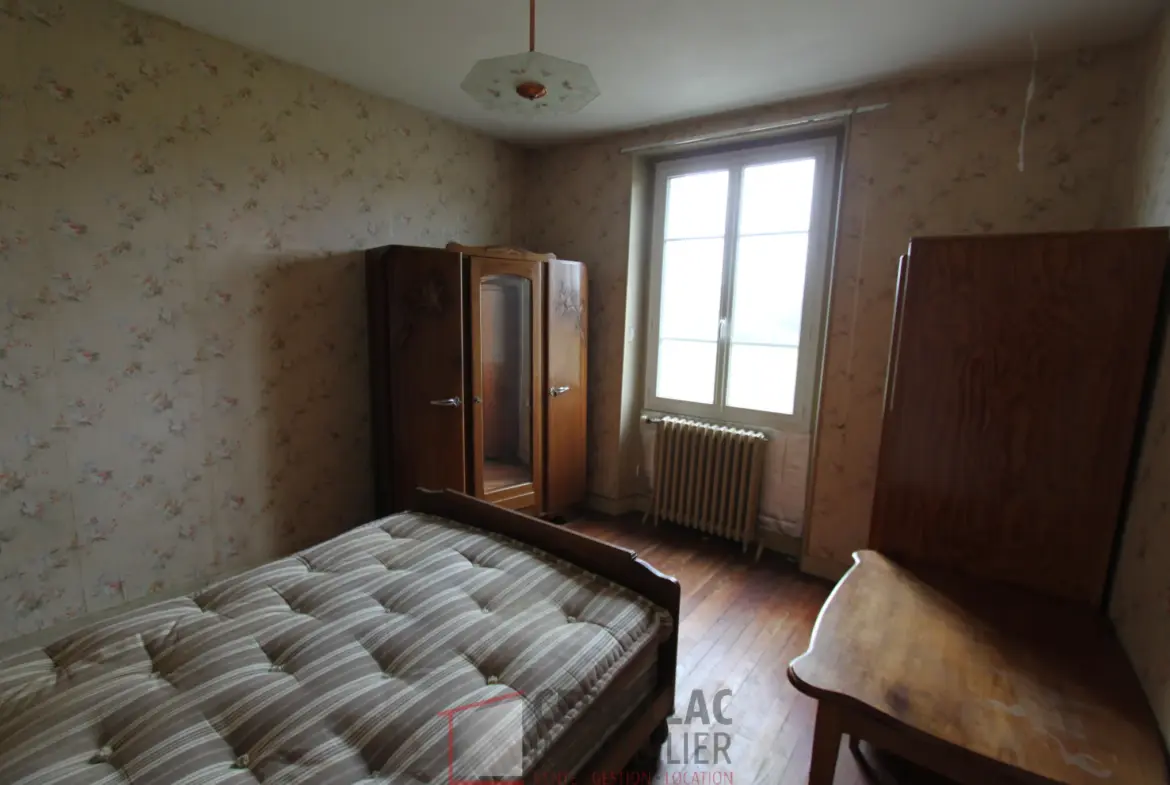 Maison à Arlanc - 87 m2 sur 5223 m2 de terrain, à rénover 