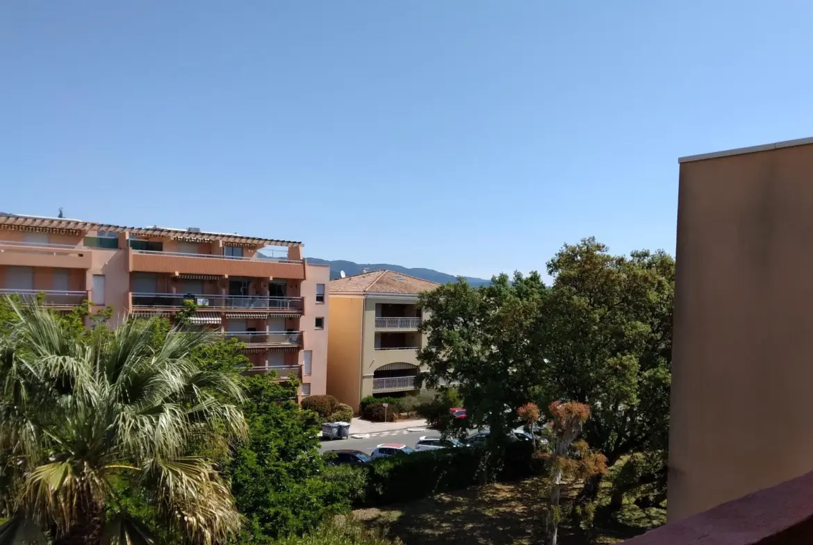 À vendre : Studio avec terrasse près de la plage à Bormes les Mimosas 