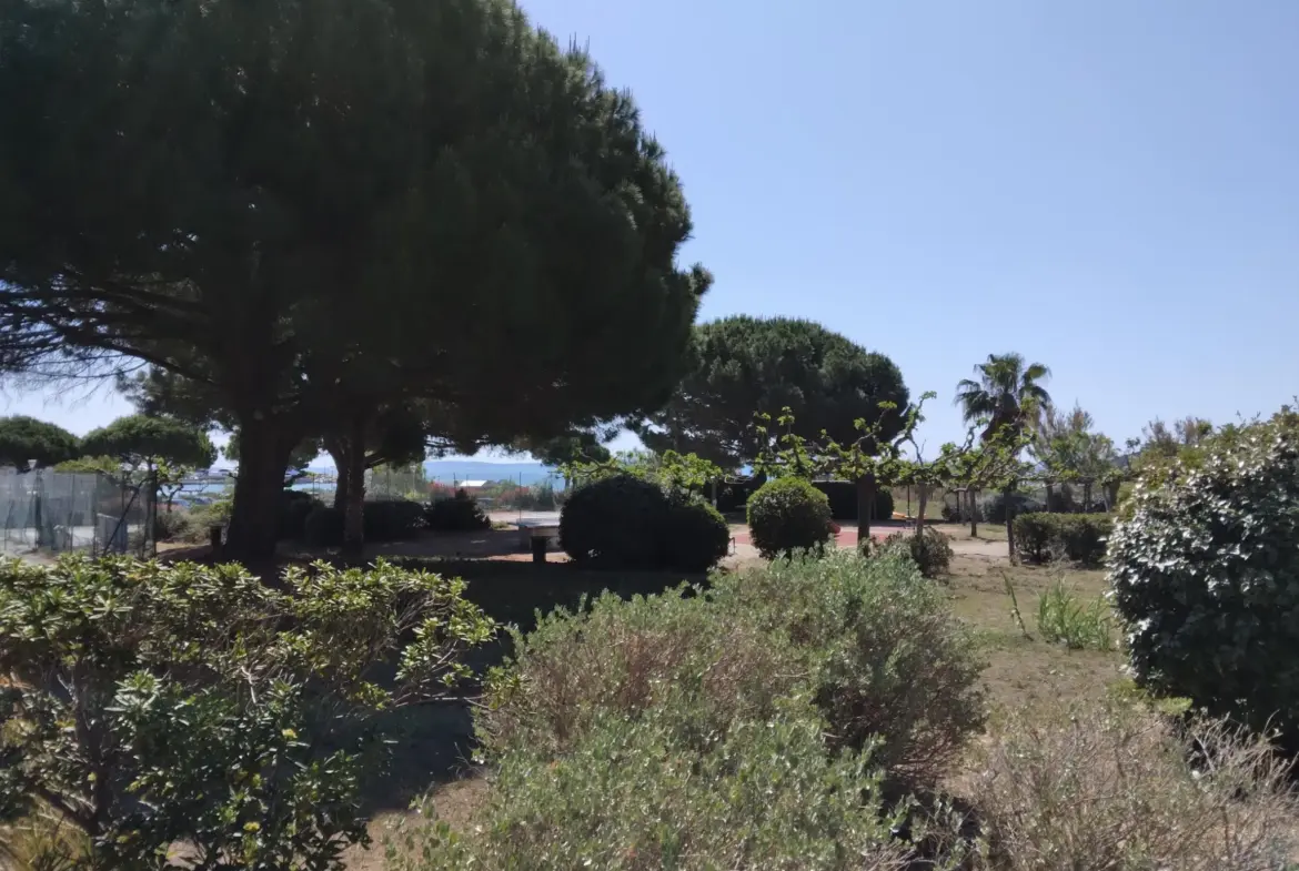 À vendre : Studio avec terrasse près de la plage à Bormes les Mimosas 