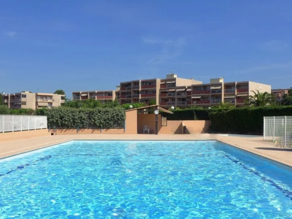 À vendre : Studio avec terrasse près de la plage à Bormes les Mimosas