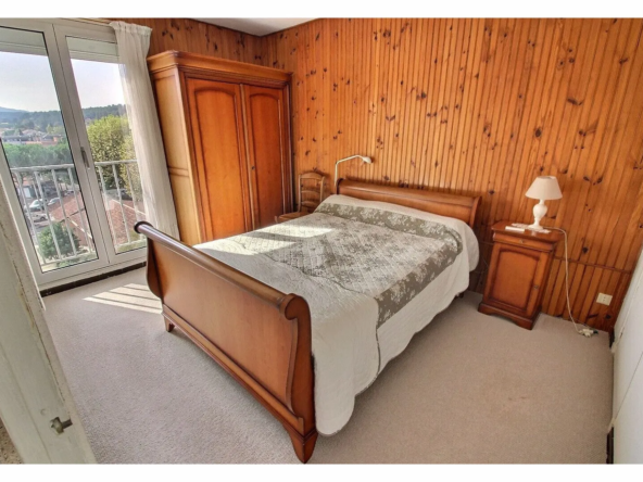 À vendre : Appartement lumineux de 3 pièces à Gardanne avec garage et cave 
