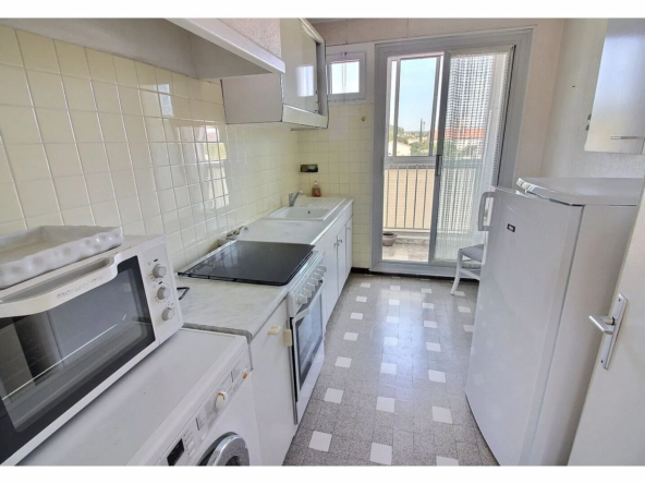 À vendre : Appartement lumineux de 3 pièces à Gardanne avec garage et cave 