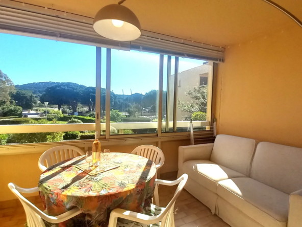 Studio cabine 4 couchages à La Londe-les-Maures 