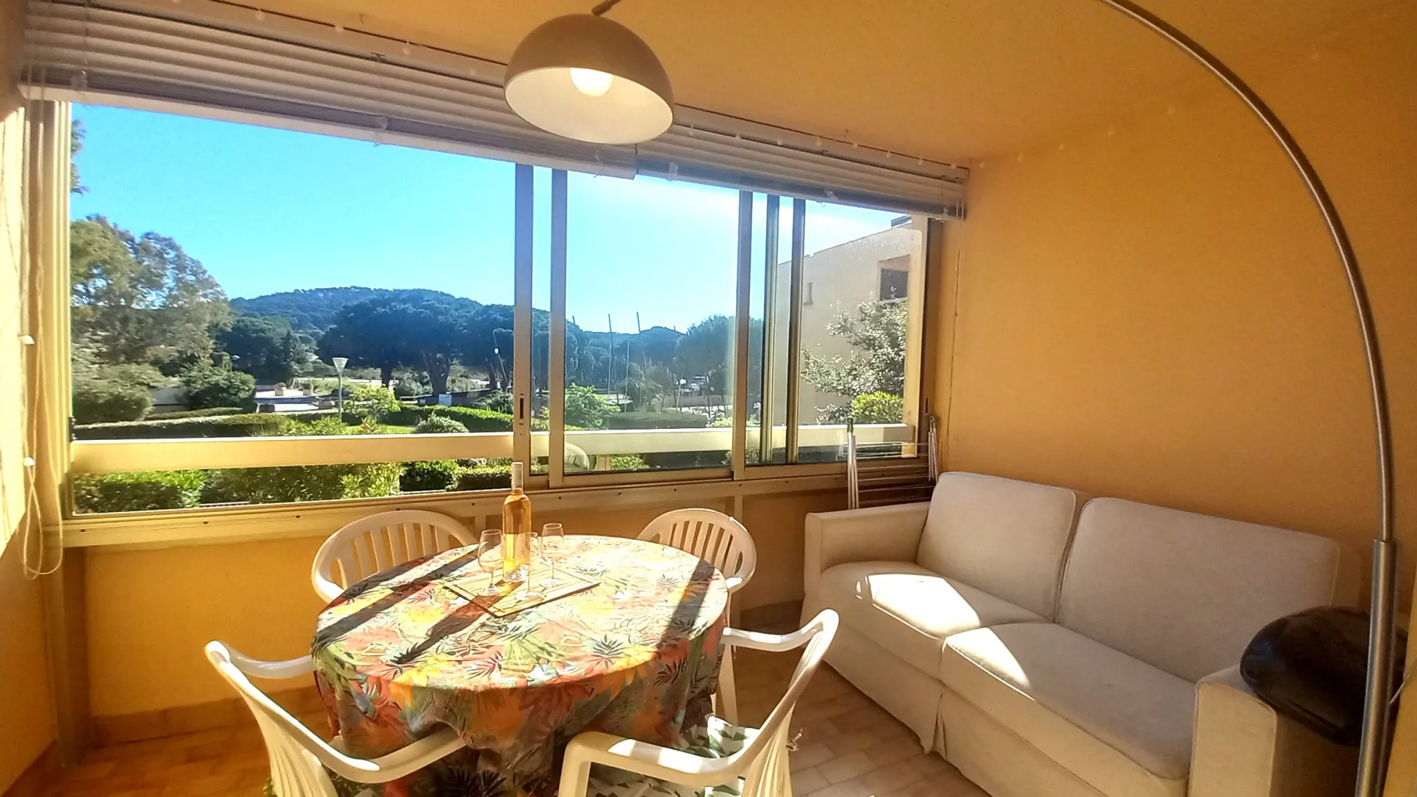 Studio cabine 4 couchages à La Londe-les-Maures 