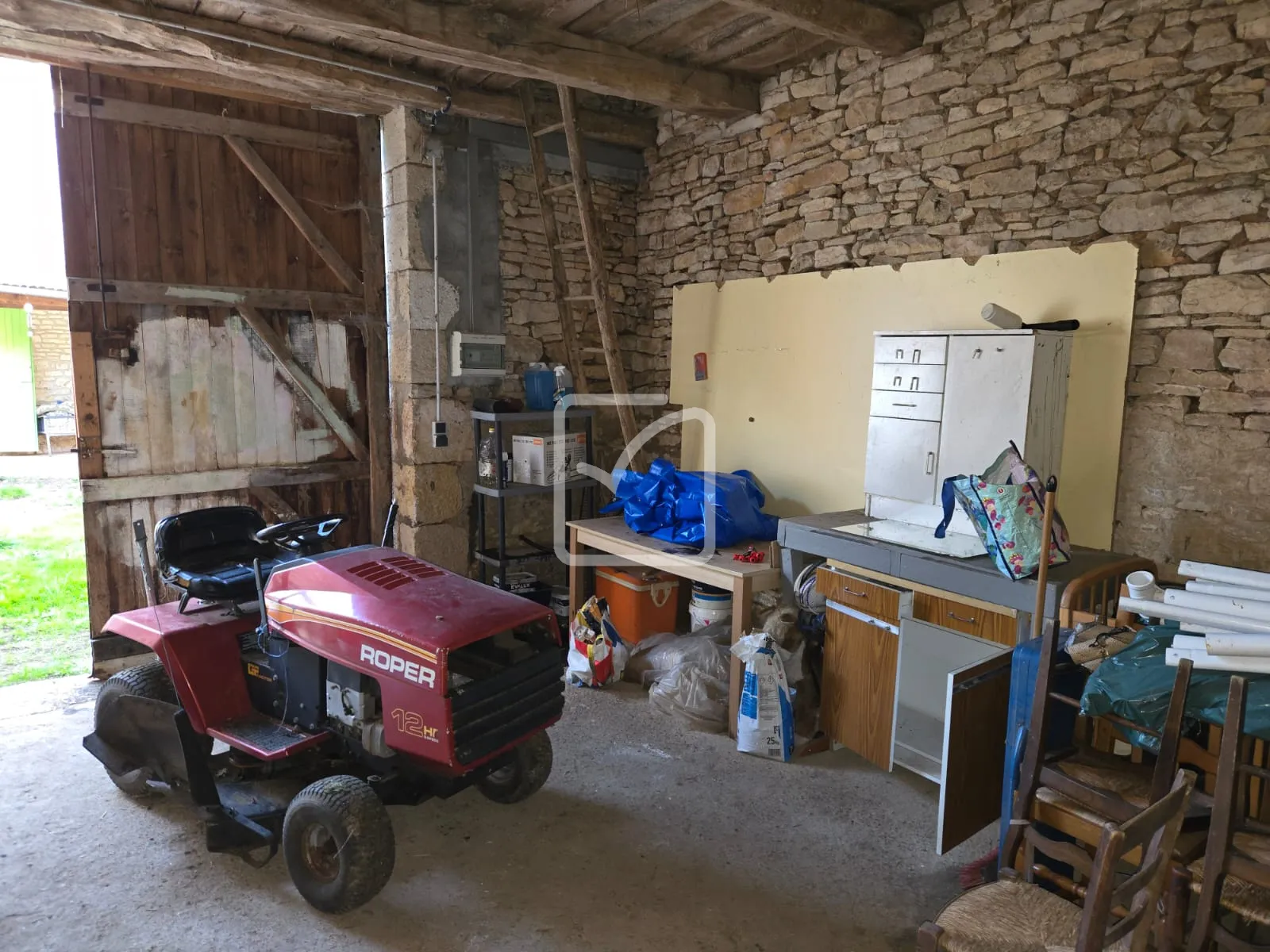 Ferme partiellement rénovée à Thenon - 140 m² avec dépendances 