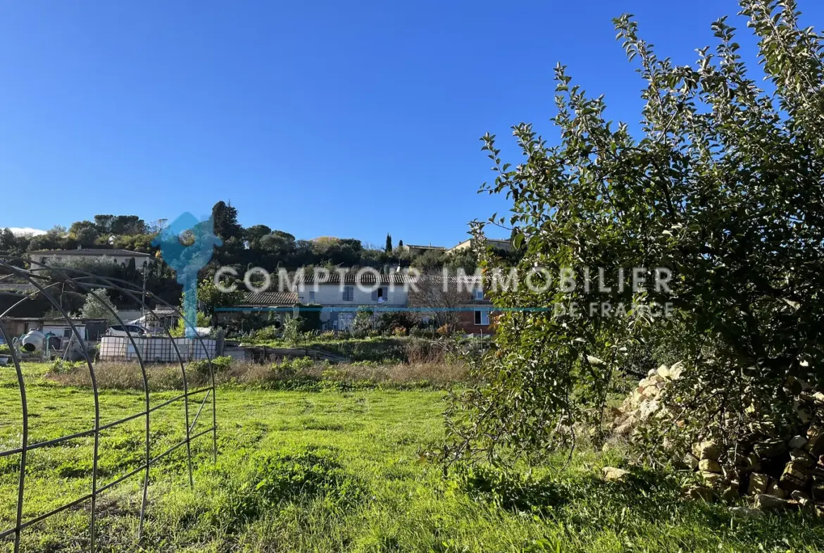 Terrain à bâtir de 1072 m2 entre Uzès et Nîmes 