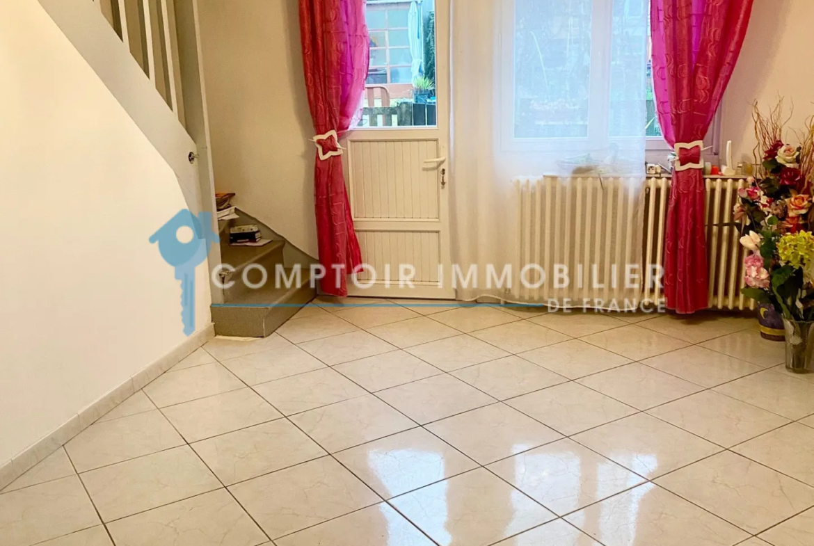 Maison à vendre à Corbeil-Essonnes - 70 m² avec jardin et garage 