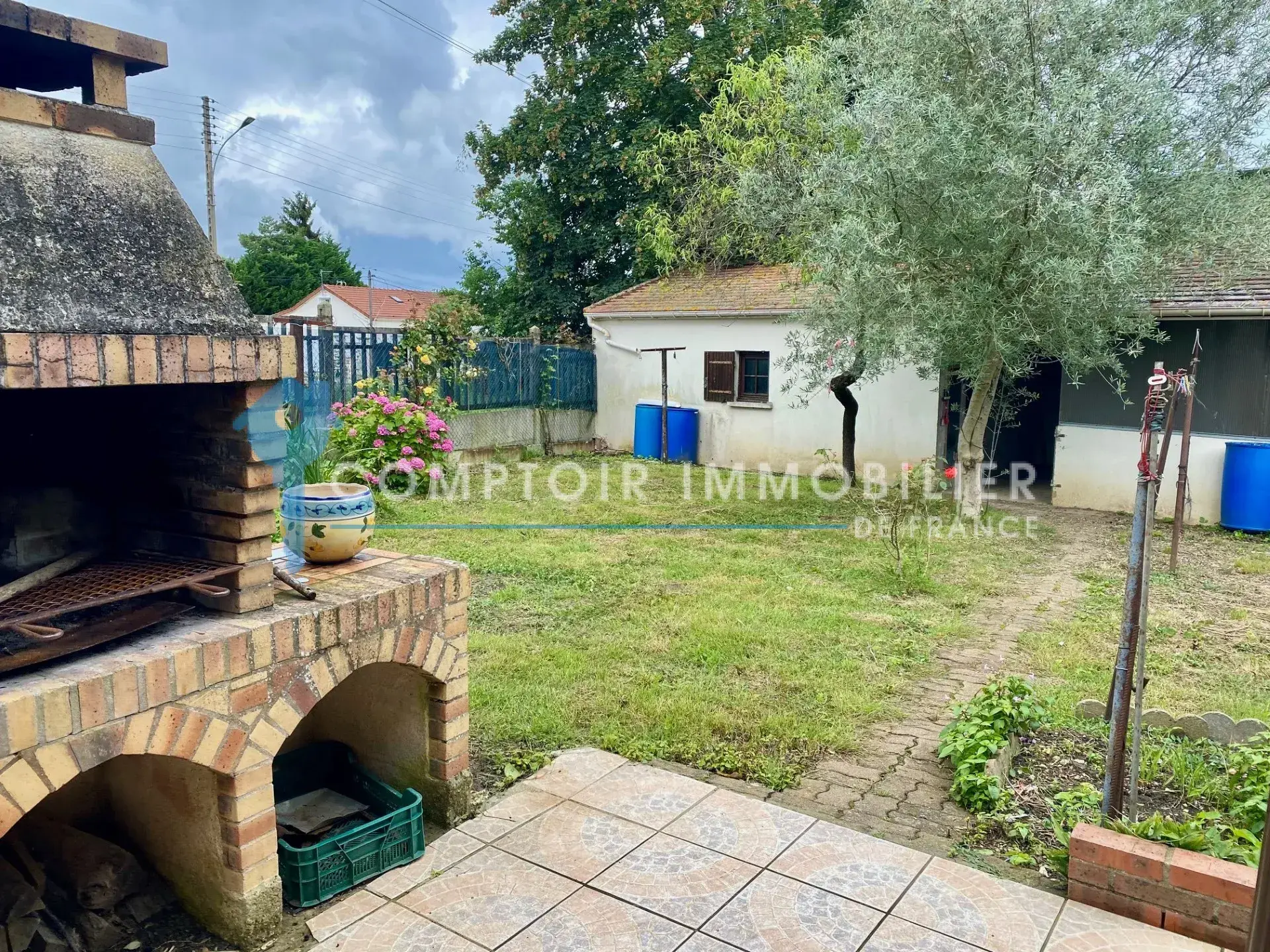 Maison à vendre à Corbeil-Essonnes - 70 m² avec jardin et garage 