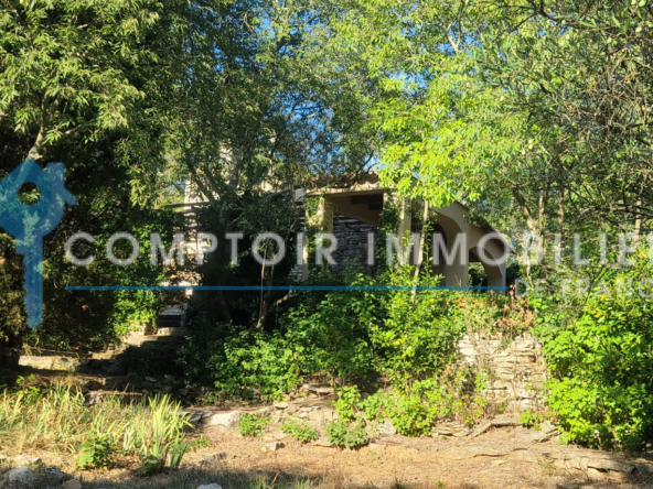 Authentique mazet à Nîmes à rénover sur 3 300 m² 