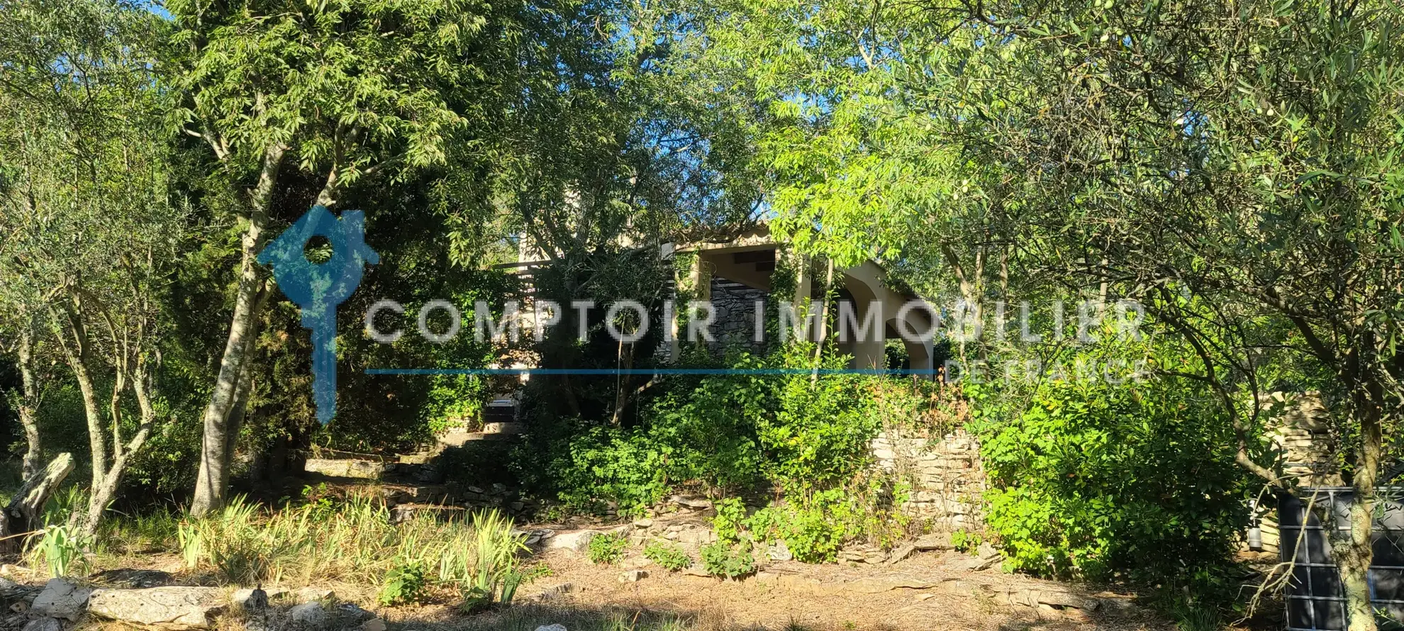 Authentique mazet à Nîmes à rénover sur 3 300 m² 