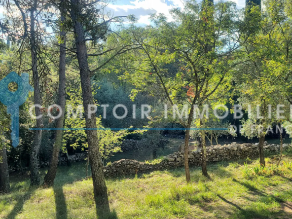 Authentique mazet à Nîmes à rénover sur 3 300 m² 