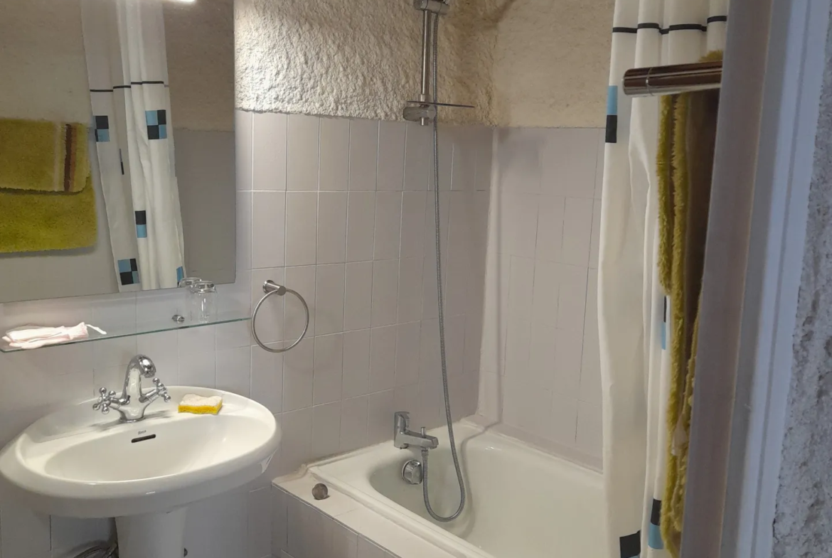 À vendre : Grand T2 avec Terrasse et Garage à Port-Vendres 