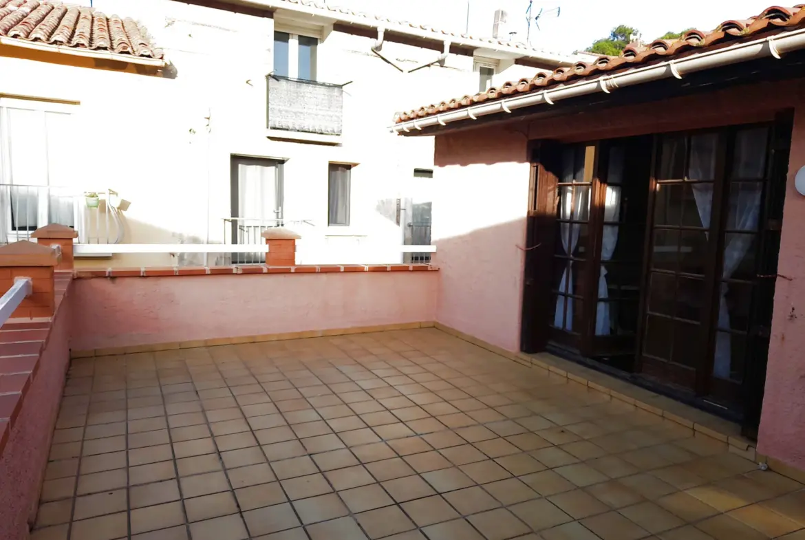 À vendre : Grand T2 avec Terrasse et Garage à Port-Vendres 