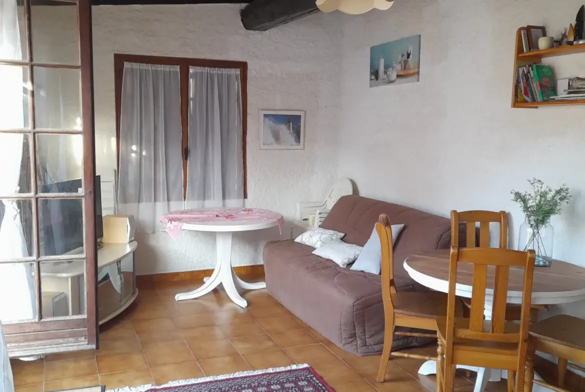 À vendre : Grand T2 avec Terrasse et Garage à Port-Vendres 