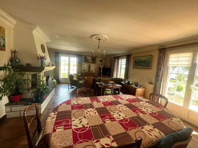 À vendre : Maison spacieuse de 150.11 m² avec piscine à Courgains 