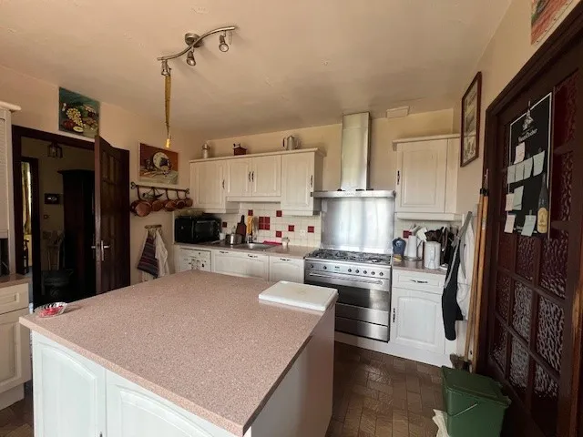 À vendre : Maison spacieuse de 150.11 m² avec piscine à Courgains 