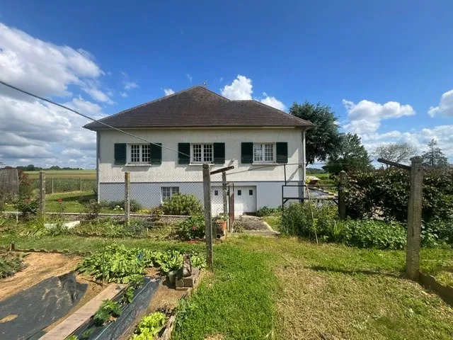 À vendre : Maison spacieuse de 150.11 m² avec piscine à Courgains 