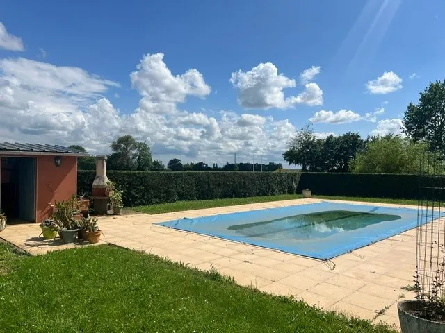 À vendre : Maison spacieuse de 150.11 m² avec piscine à Courgains 
