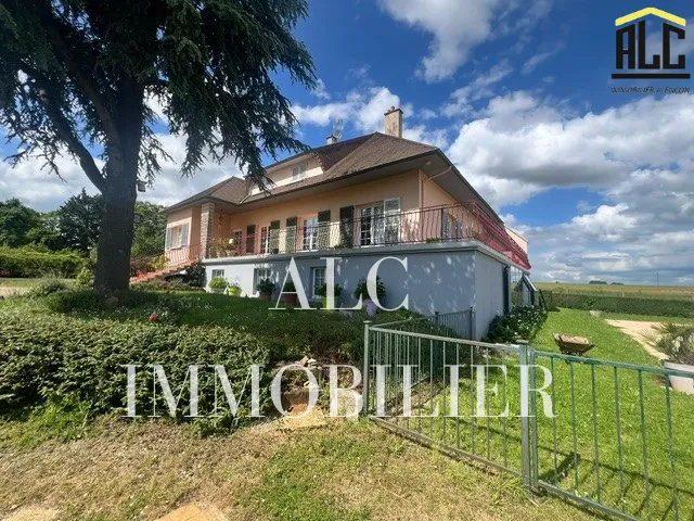À vendre : Maison spacieuse de 150.11 m² avec piscine à Courgains 