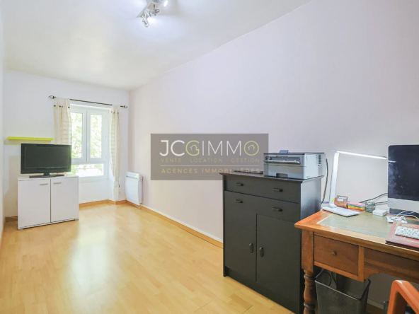 Maison T5 de 113 m² à Puget-Ville avec garage et terrasse 