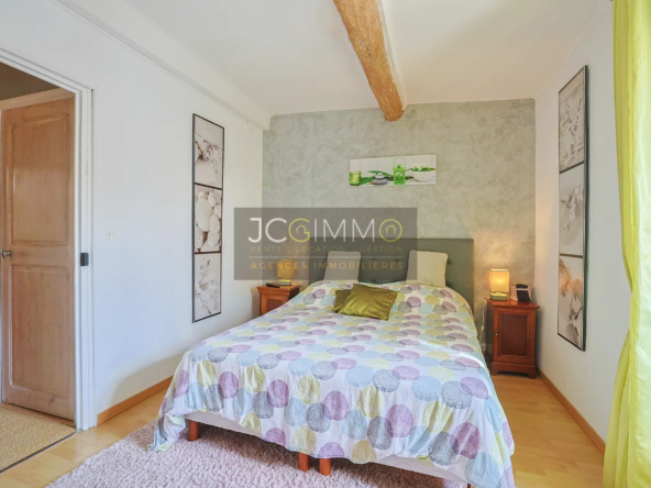 Maison T5 de 113 m² à Puget-Ville avec garage et terrasse 