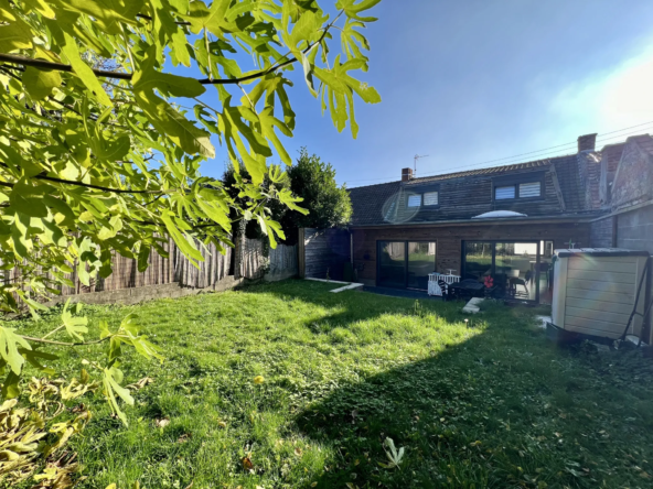 Spacieuse Maison Flamande avec Jardin à Wattrelos 