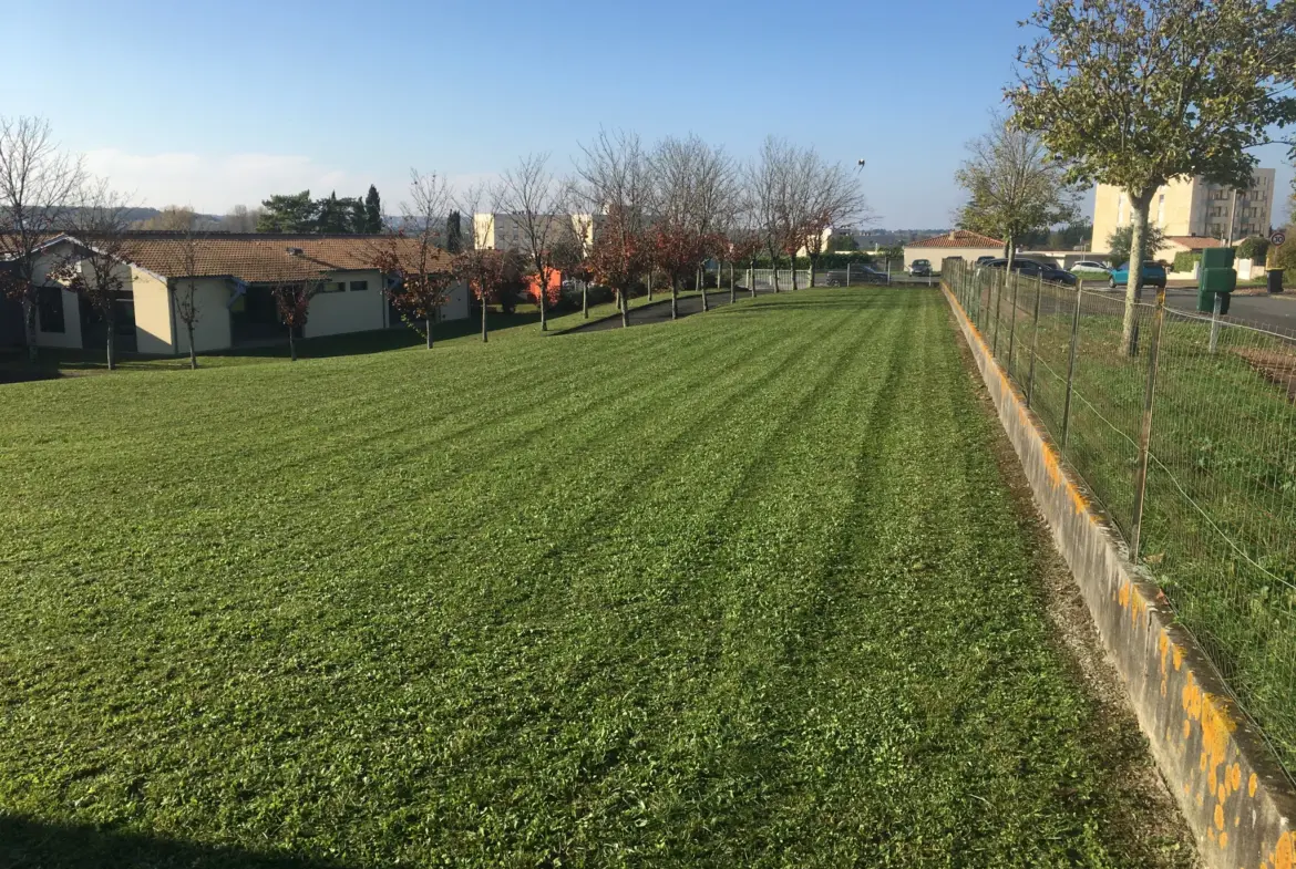 Terrain constructible de 650 m² à vendre à Ruelle Sur Touvre 