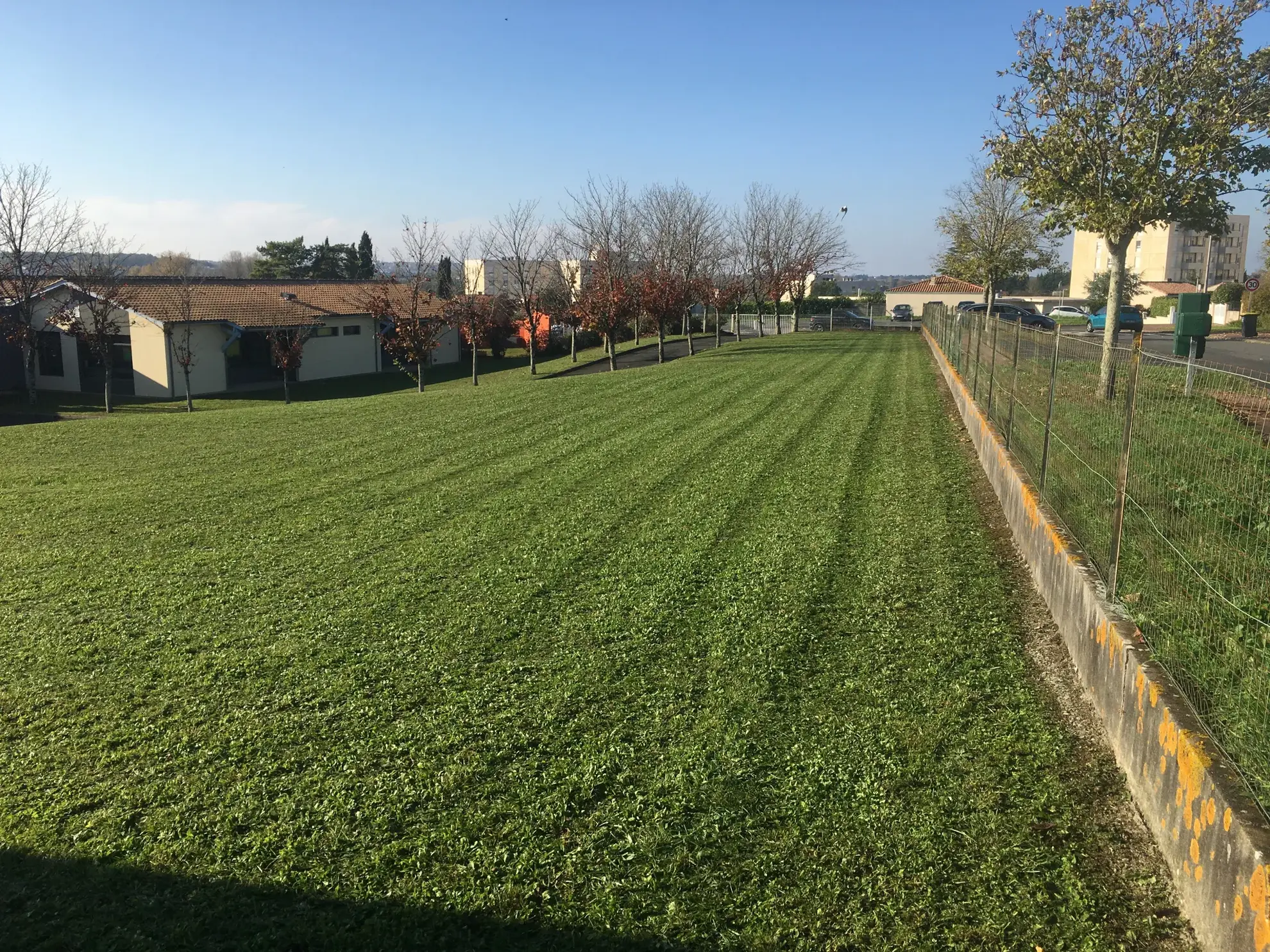 Terrain constructible de 650 m² à vendre à Ruelle Sur Touvre 